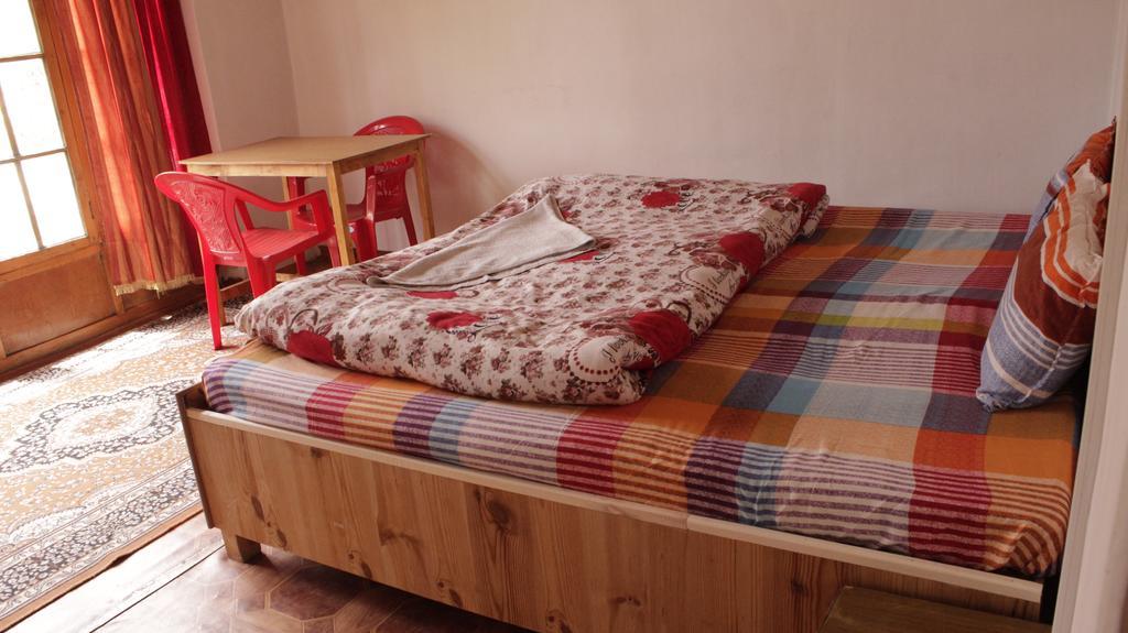 Tsetan Guest House Leh Exterior foto